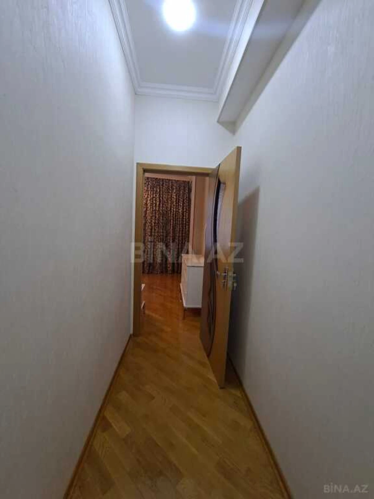 Satılır 3 otaqlı mənzil 122 m²