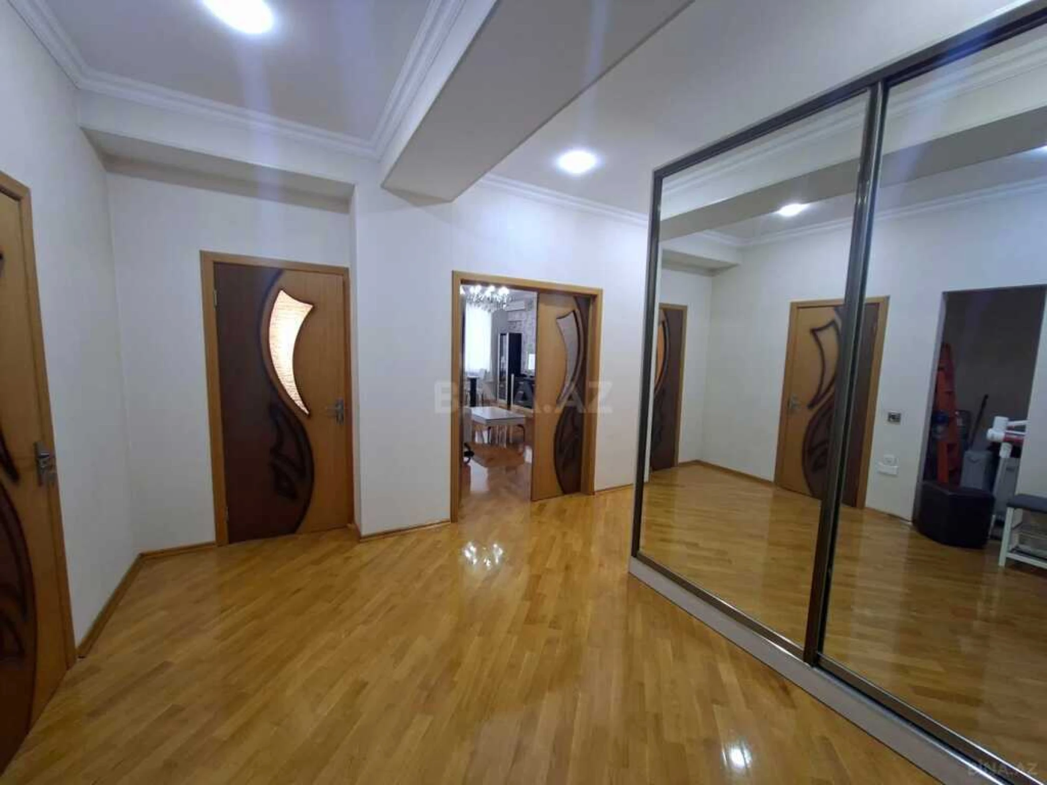 Satılır 3 otaqlı mənzil 122 m²