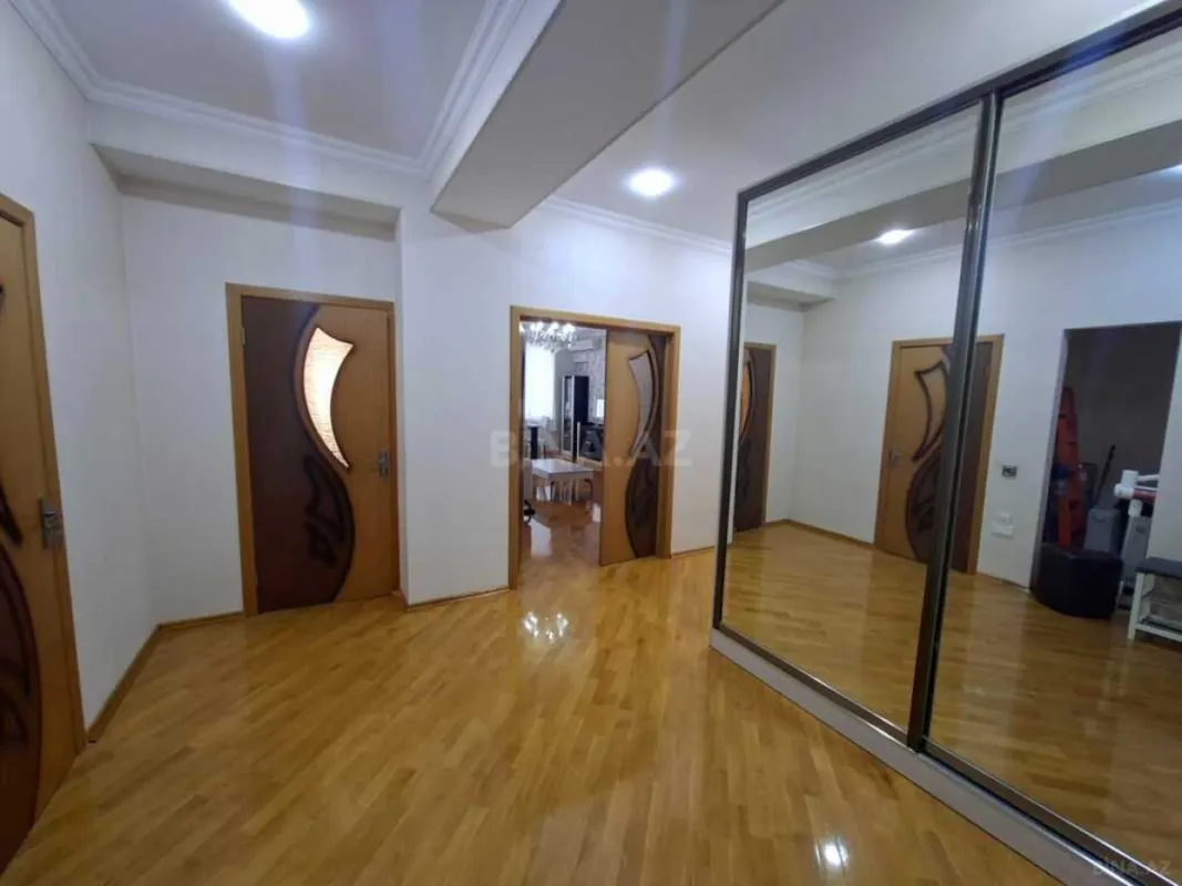 Satılır 3 otaqlı mənzil 122 m²