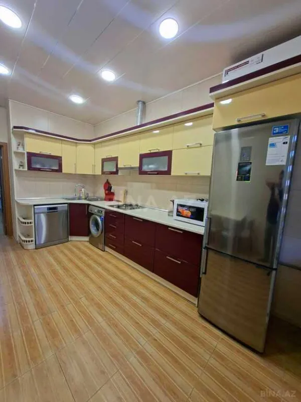 Satılır 3 otaqlı mənzil 122 m²