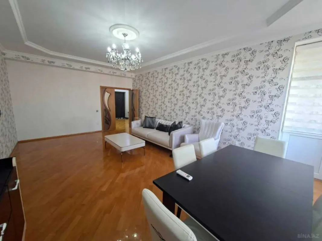 Satılır 3 otaqlı mənzil 122 m²