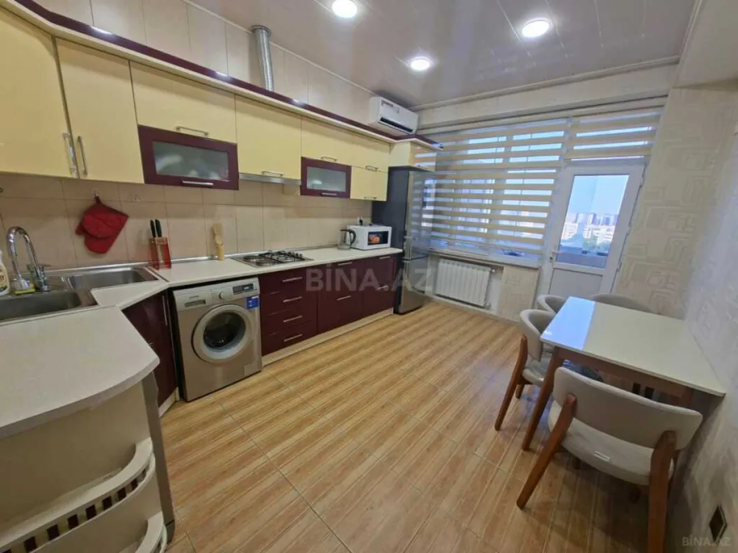 Satılır 3 otaqlı mənzil 122 m²