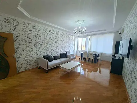 Satılır 3 otaqlı mənzil 122 m²