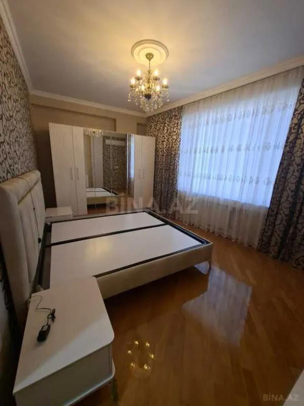 Satılır 3 otaqlı mənzil 122 m²