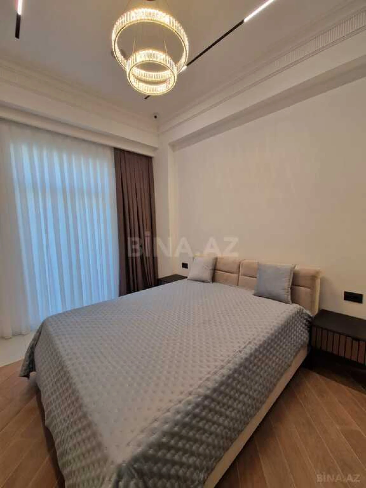 Satılır 3 otaqlı mənzil 105 m²