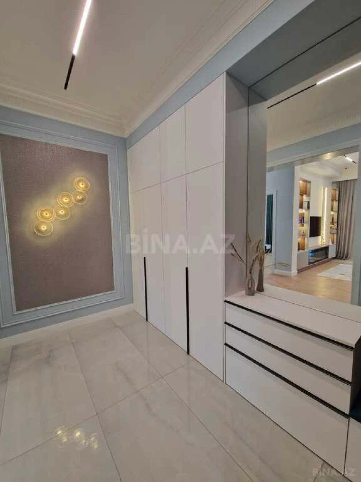 Satılır 3 otaqlı mənzil 105 m²