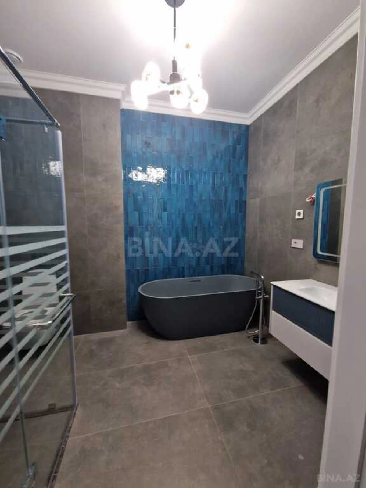 Satılır 4 otaqlı mənzil 261 m²