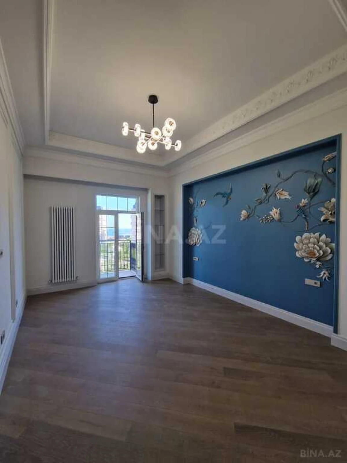 Satılır 4 otaqlı mənzil 261 m²