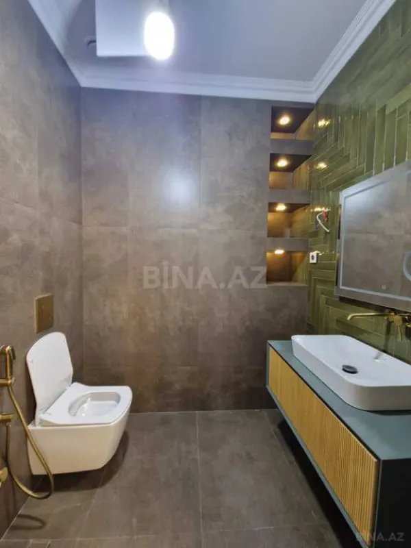 Satılır 4 otaqlı mənzil 261 m²