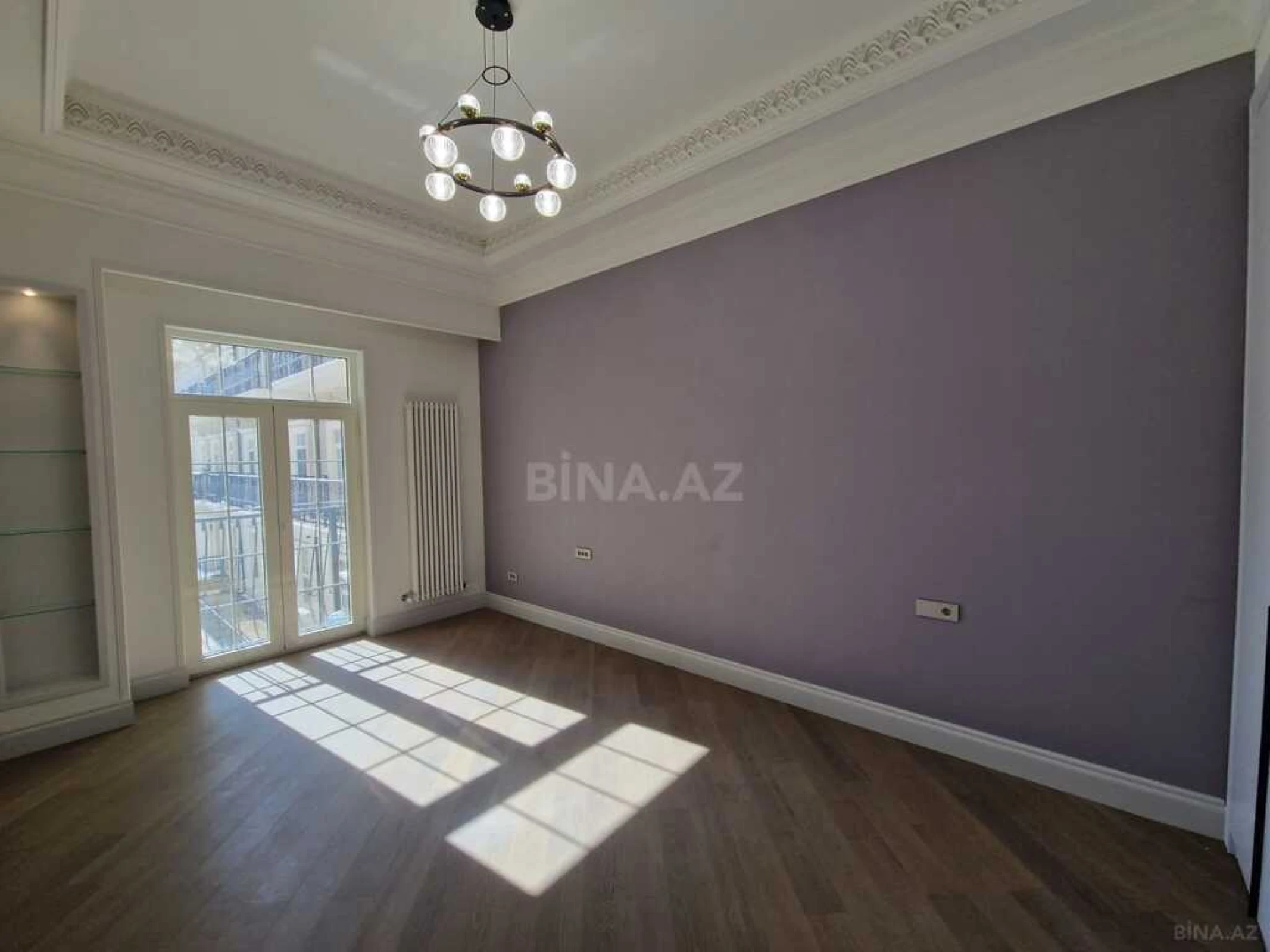 Satılır 4 otaqlı mənzil 261 m²