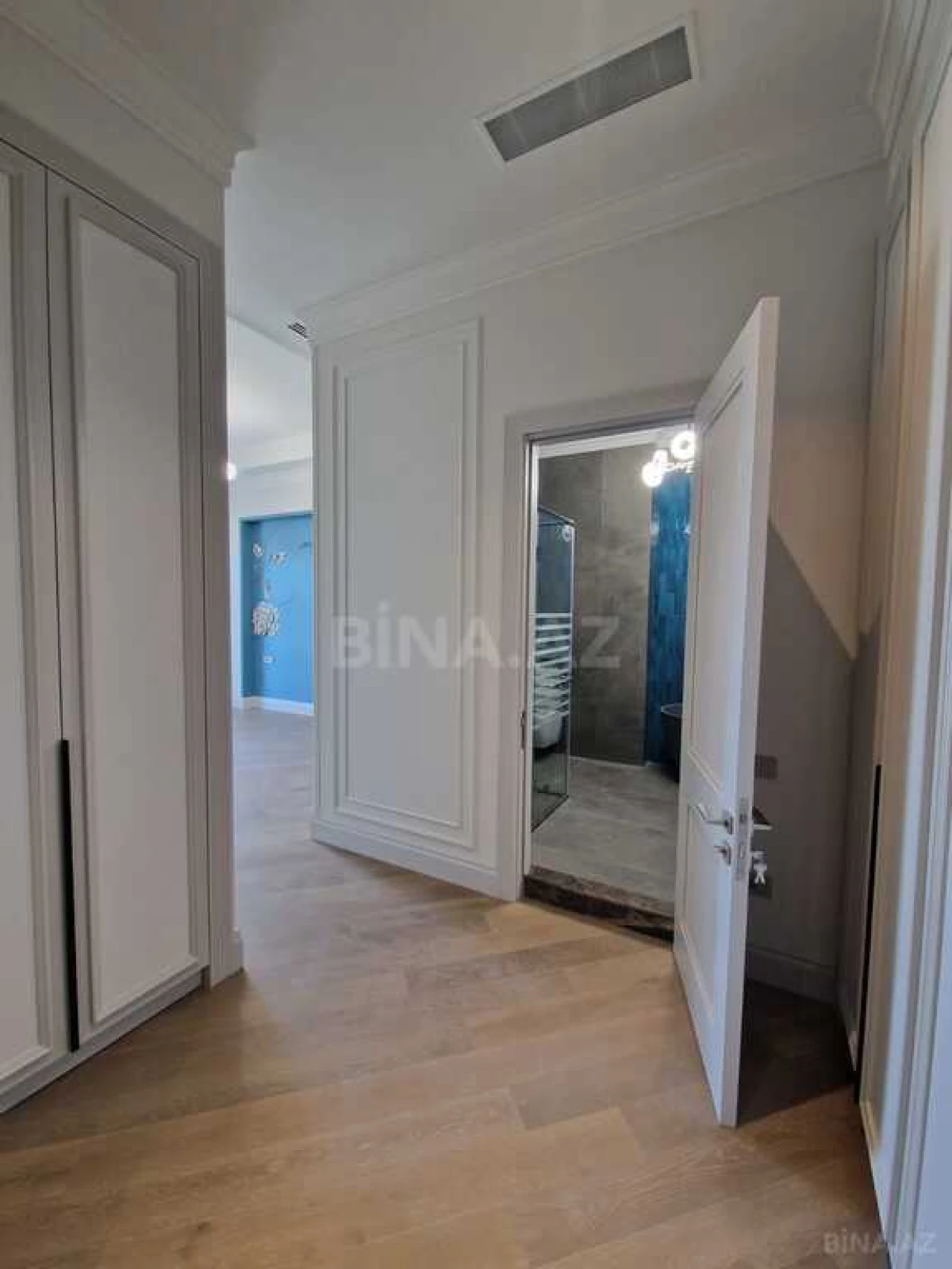 Satılır 4 otaqlı mənzil 261 m²