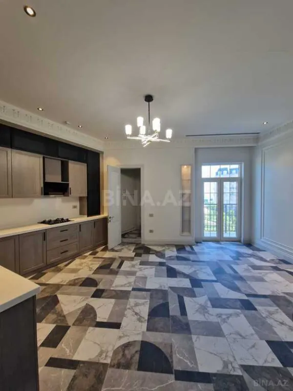 Satılır 4 otaqlı mənzil 261 m²