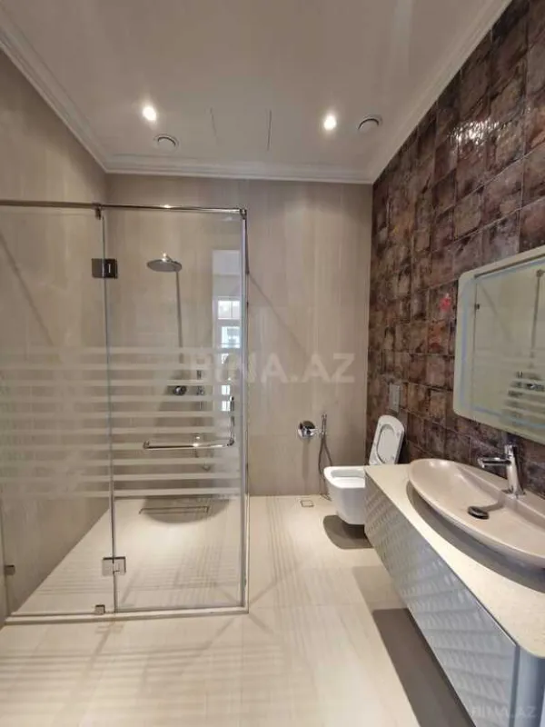 Satılır 4 otaqlı mənzil 261 m²