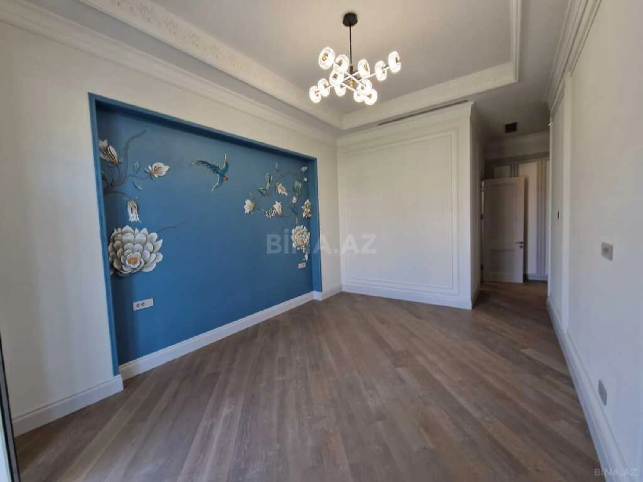 Satılır 4 otaqlı mənzil 261 m²