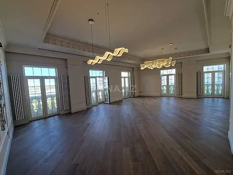 Satılır 4 otaqlı mənzil 261 m²