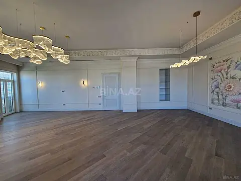 Satılır 4 otaqlı mənzil 261 m²