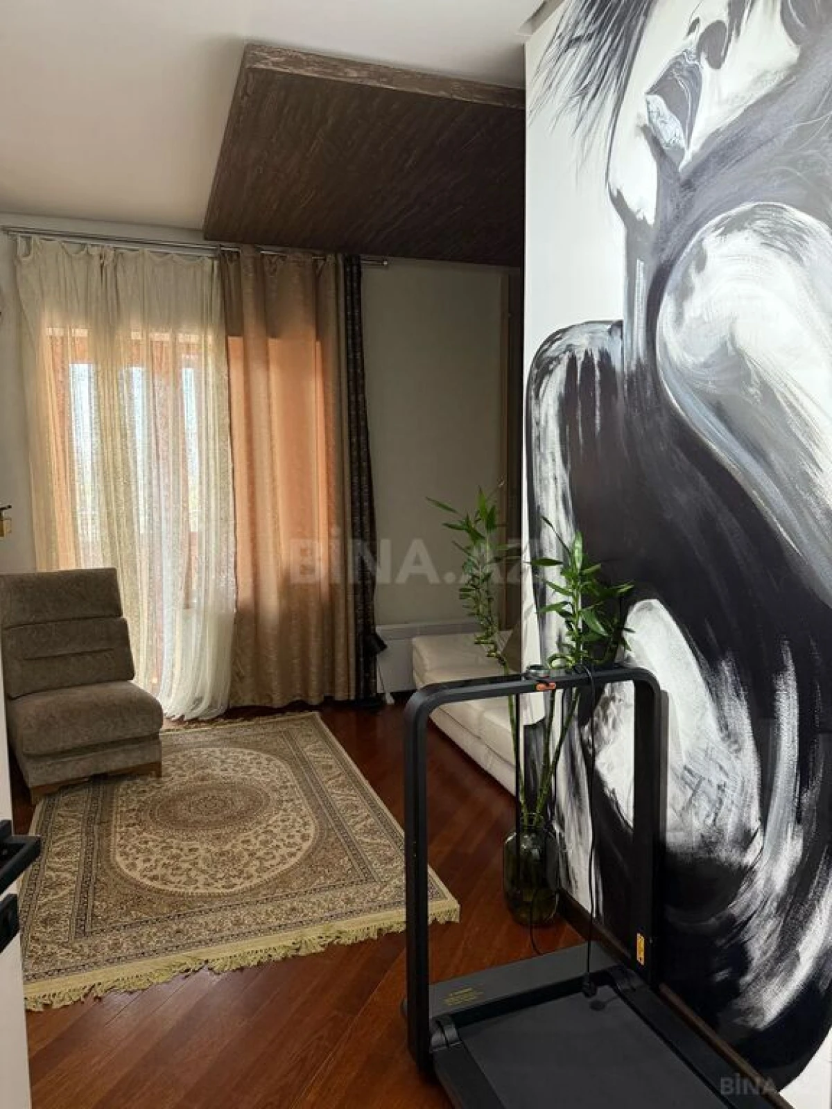 Satılır 5 otaqlı mənzil 240 m²