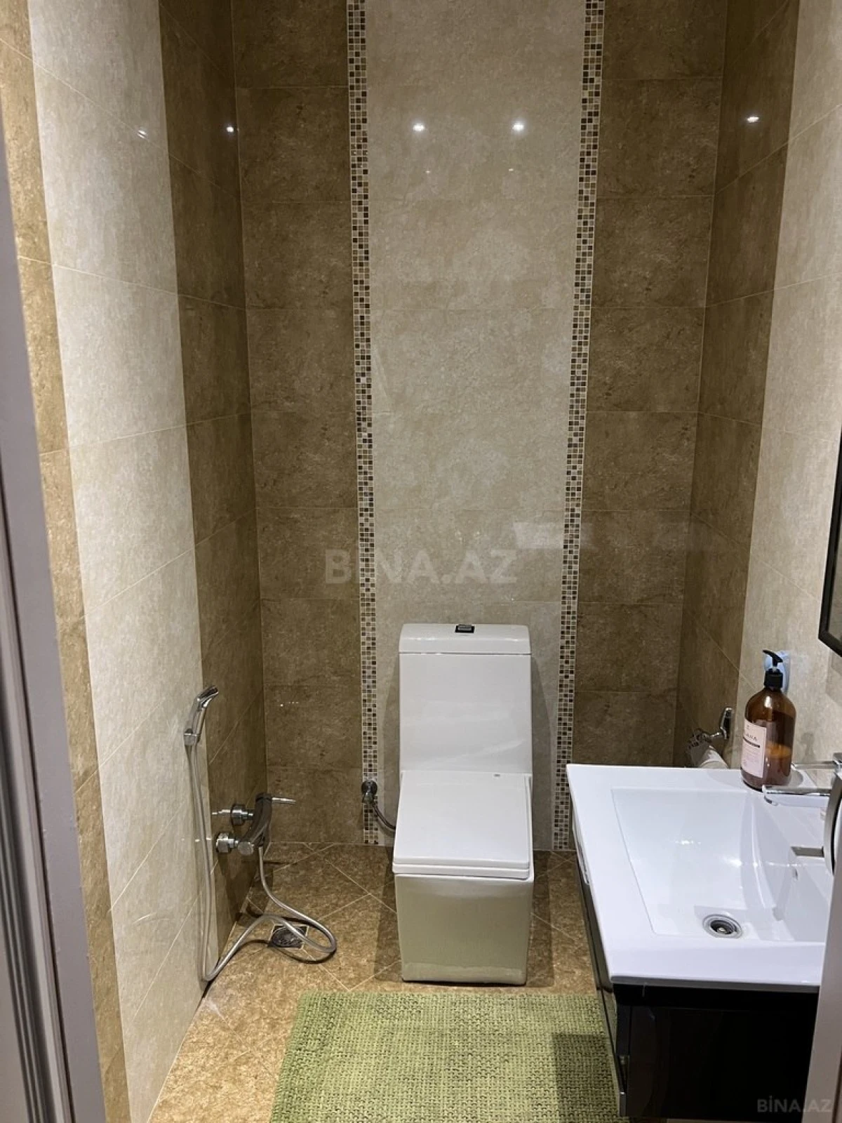 Satılır 5 otaqlı mənzil 240 m²