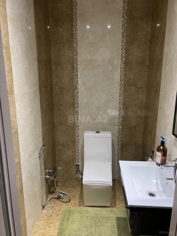 Satılır 5 otaqlı mənzil 240 m²