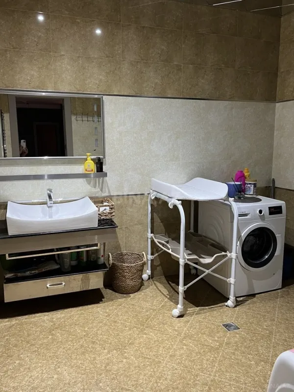 Satılır 5 otaqlı mənzil 240 m²