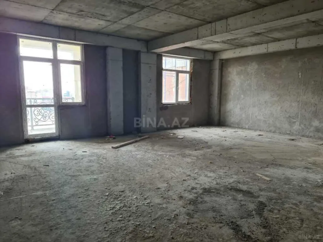 Satılır 3 otaqlı mənzil 122 m²