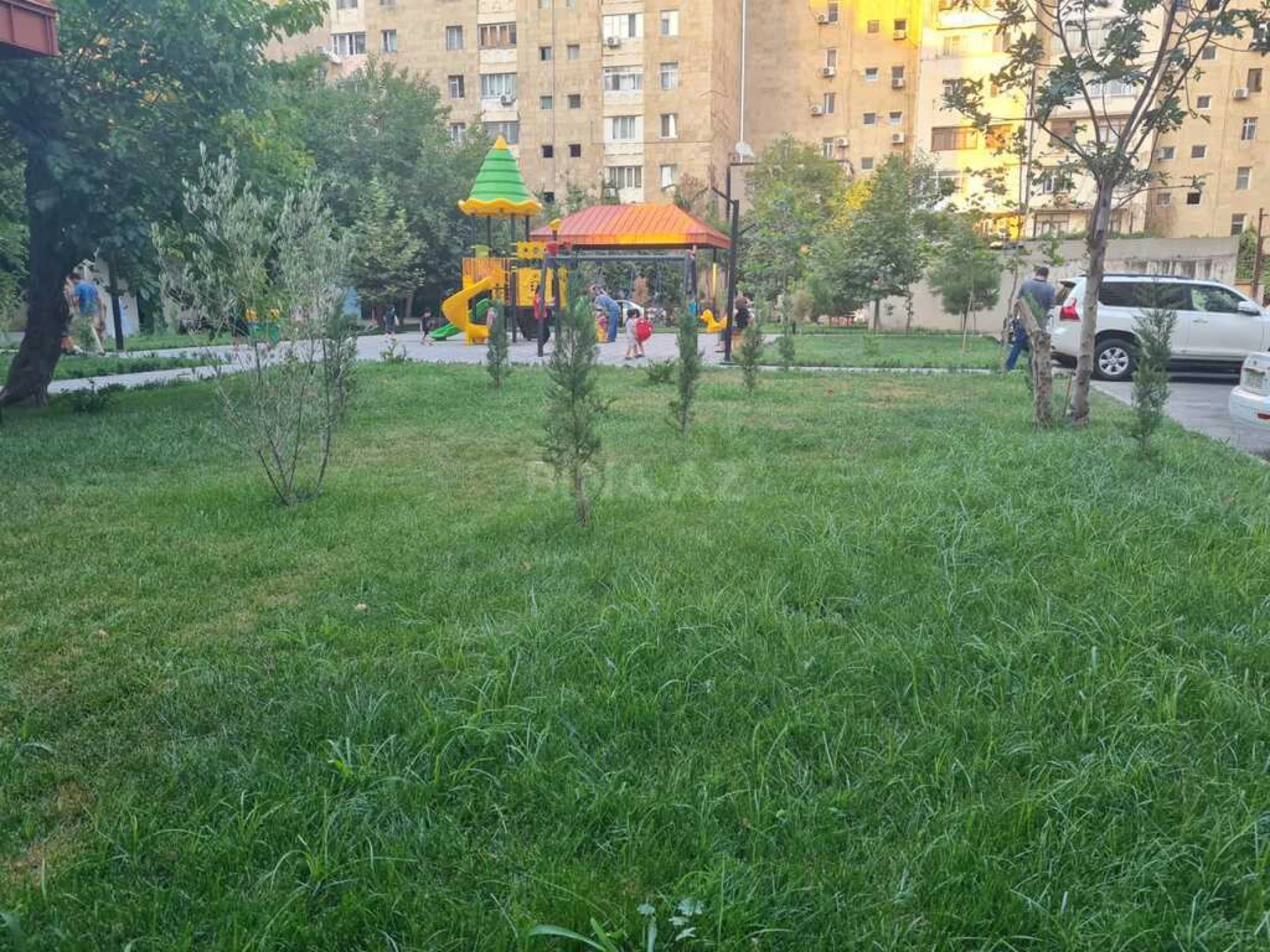 Satılır 3 otaqlı mənzil 122 m²