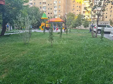 Satılır 3 otaqlı mənzil 122 m²
