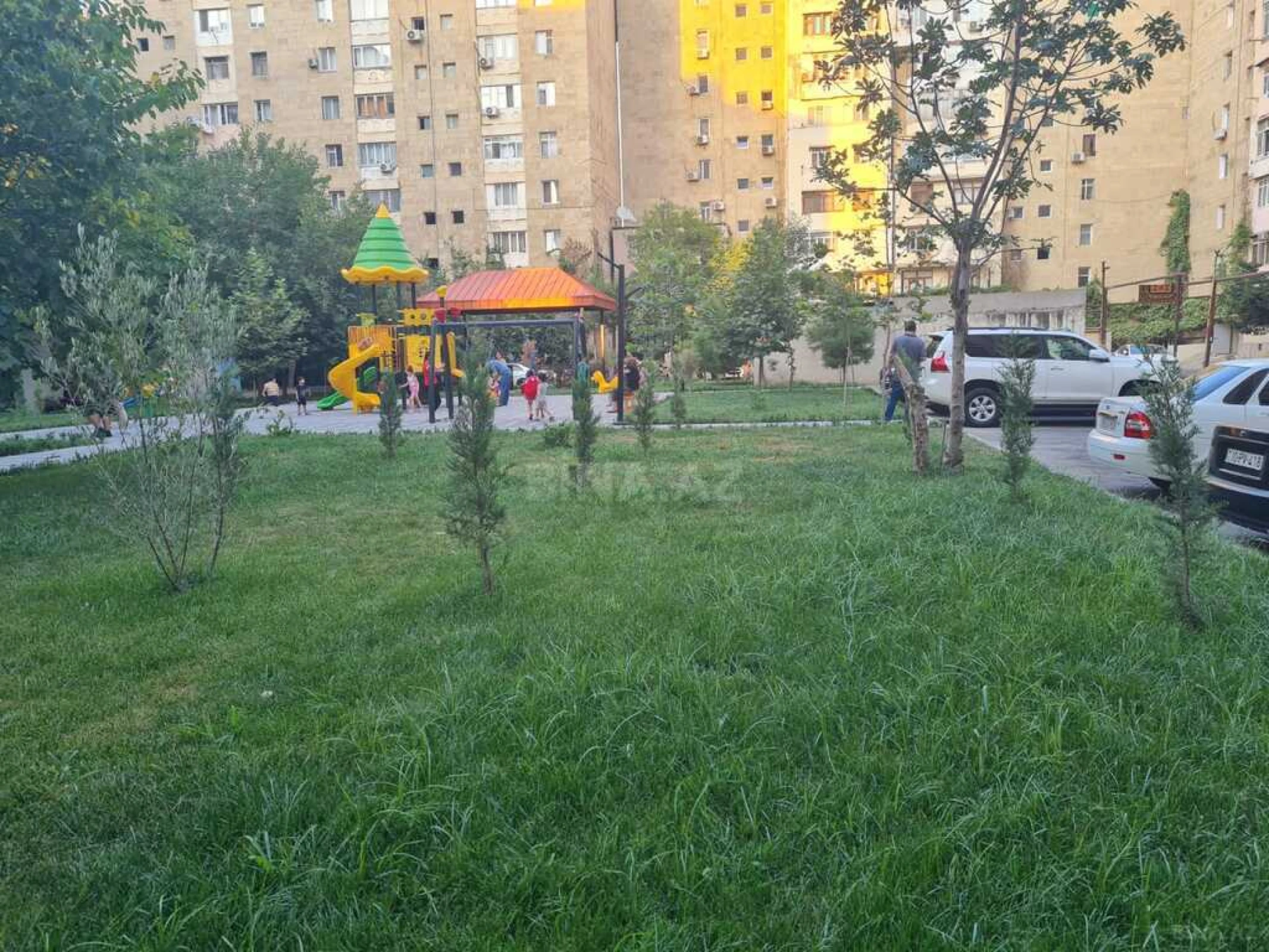 Satılır 3 otaqlı mənzil 122 m²