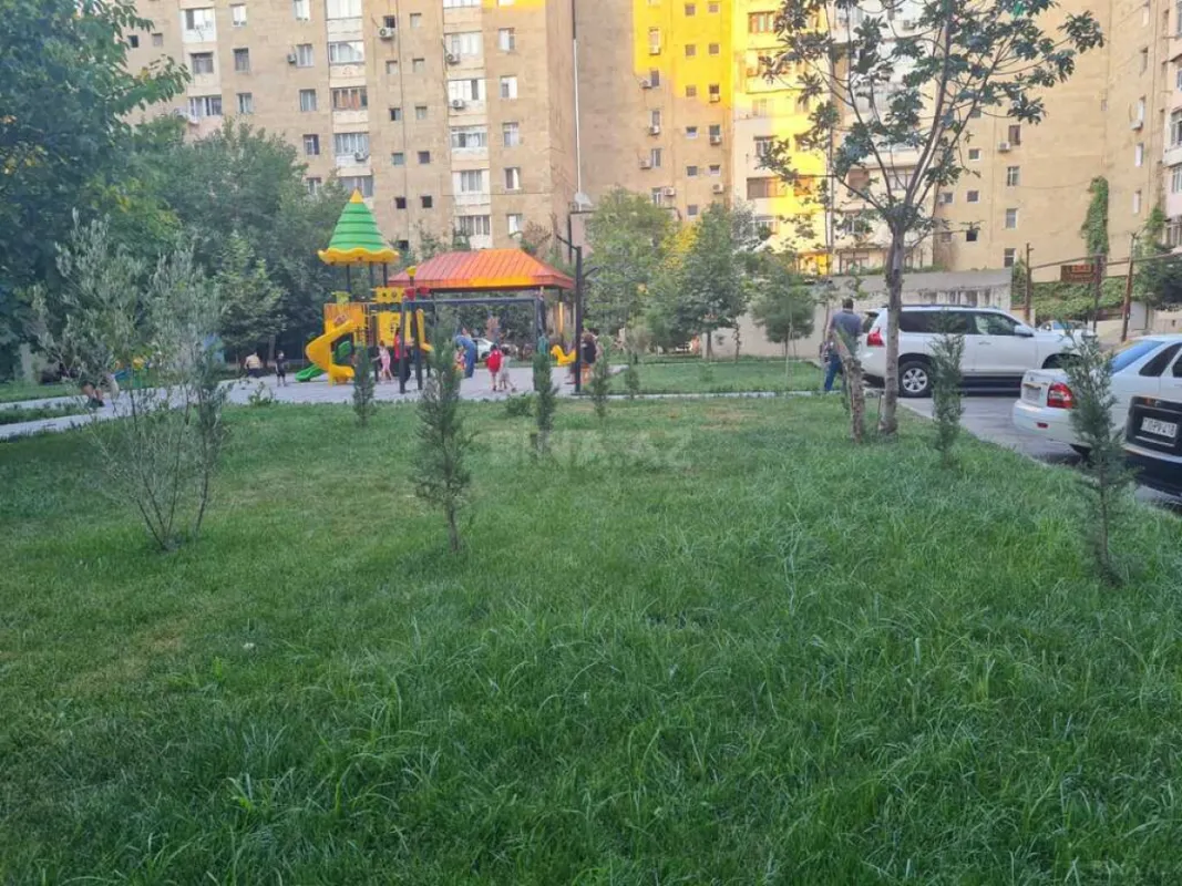 Satılır 3 otaqlı mənzil 122 m²