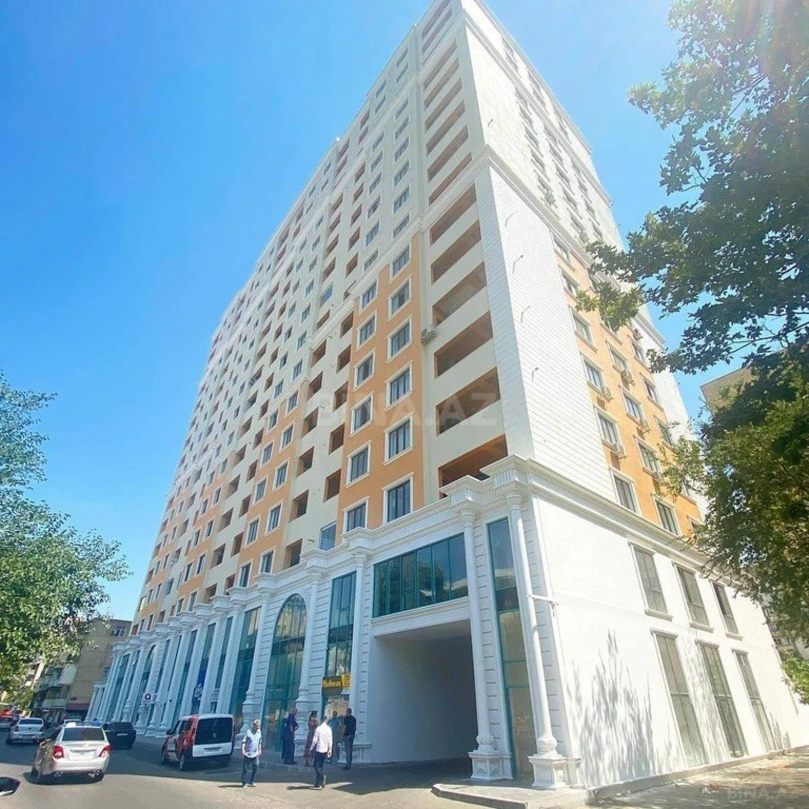 Satılır 3 otaqlı mənzil 122 m²