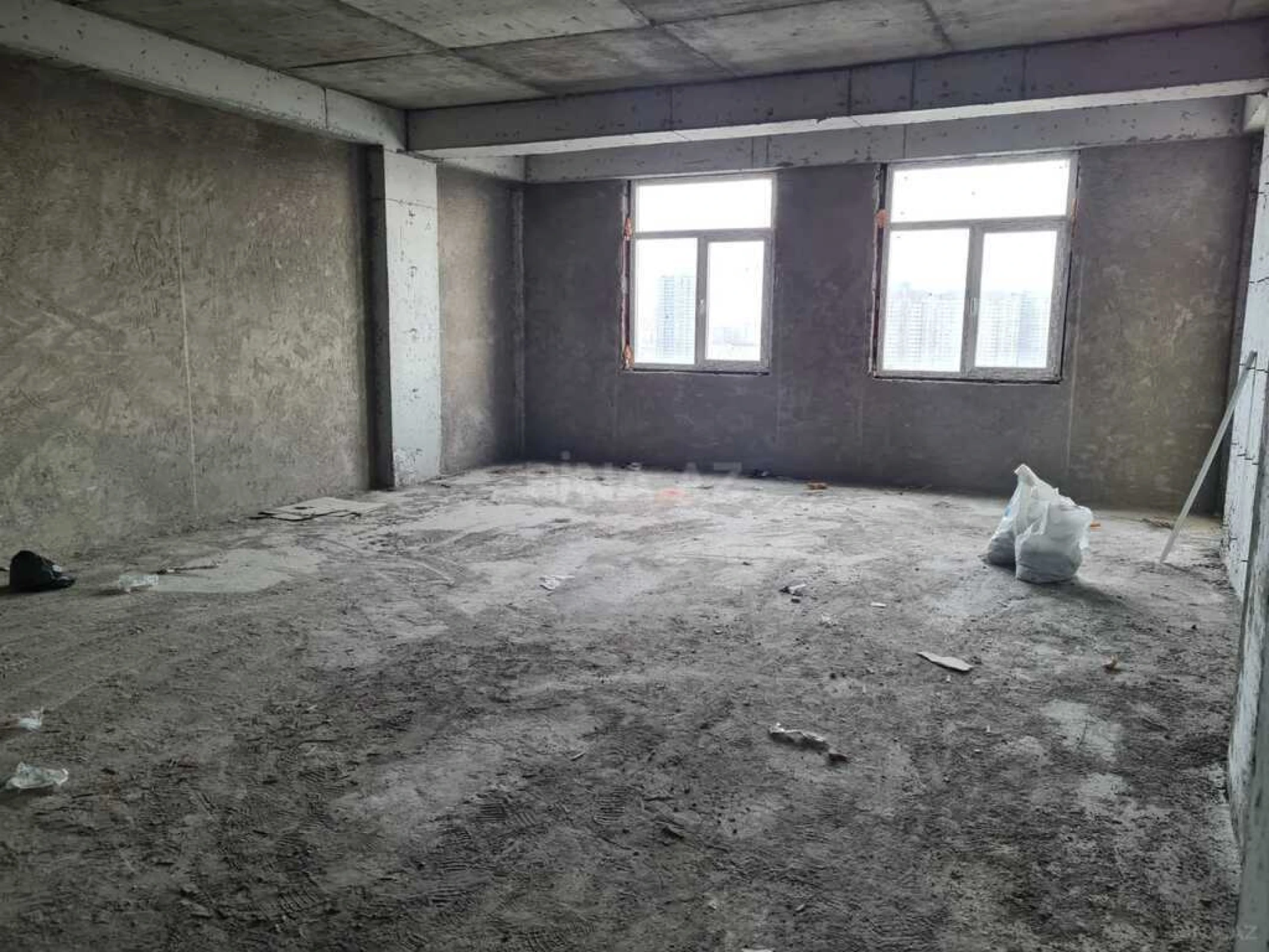 Satılır 3 otaqlı mənzil 122 m²