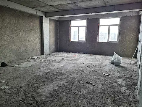 Satılır 3 otaqlı mənzil 122 m²