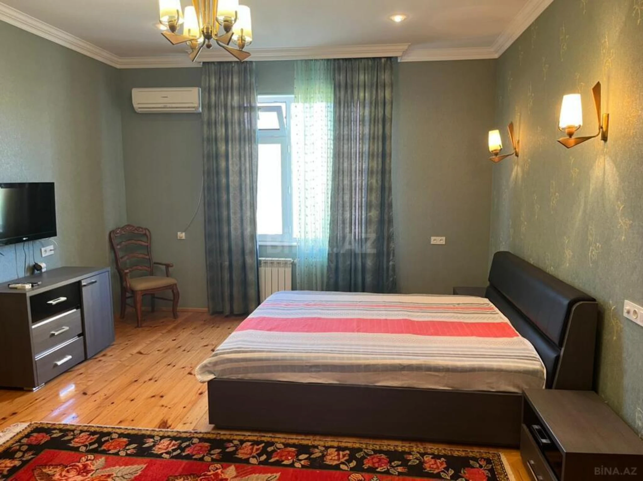 Satılır 5 otaqlı həyət evi 570 m²