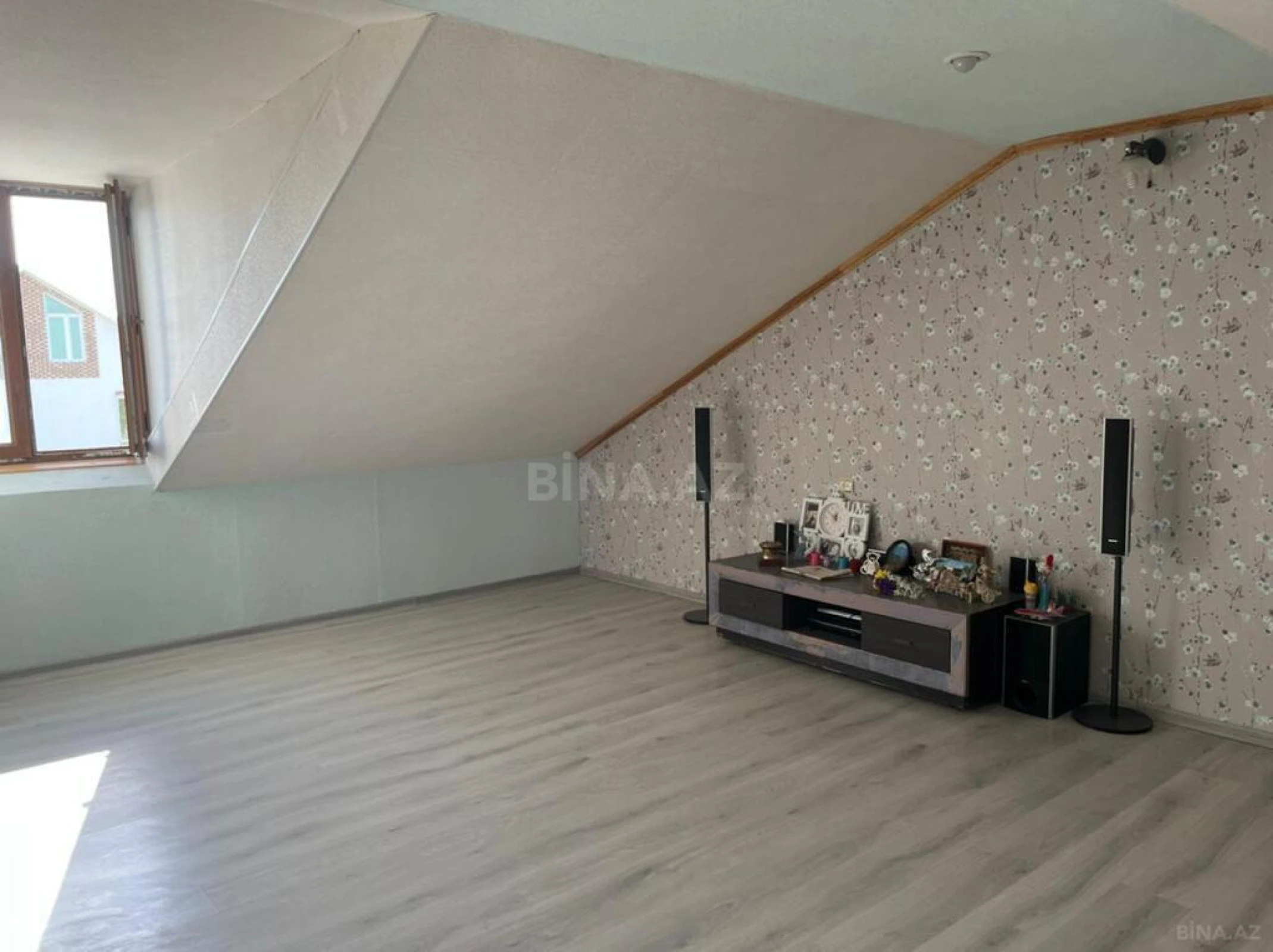 Satılır 5 otaqlı həyət evi 570 m²