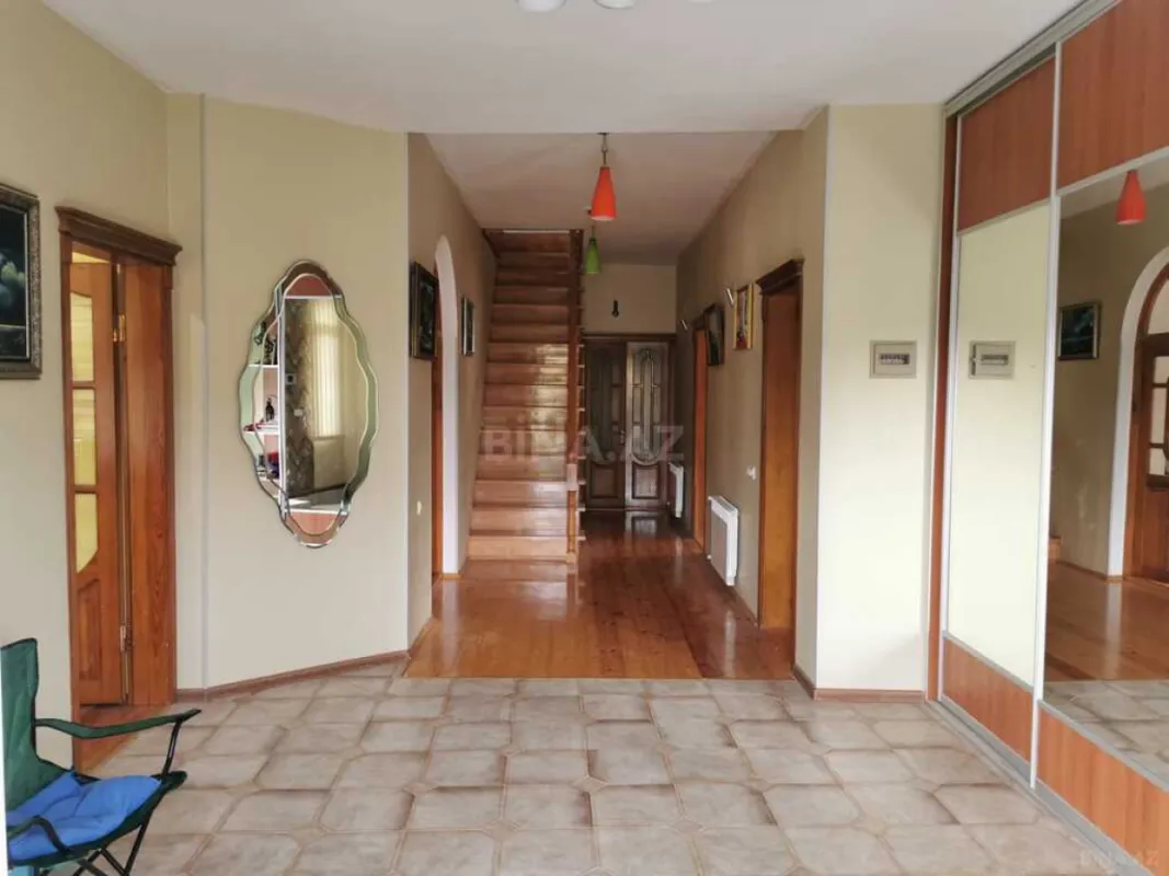 Satılır 5 otaqlı həyət evi 570 m²