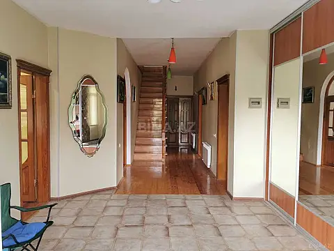 Satılır 5 otaqlı həyət evi 570 m²
