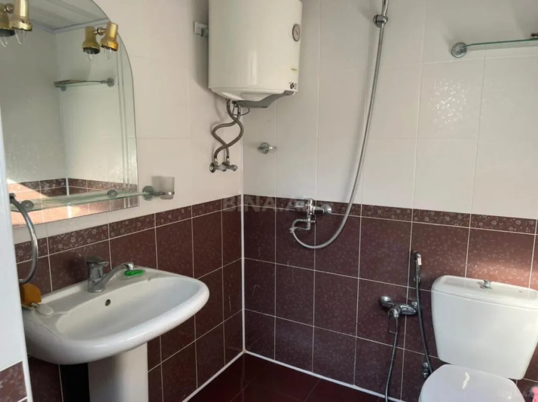 Satılır 5 otaqlı həyət evi 570 m²