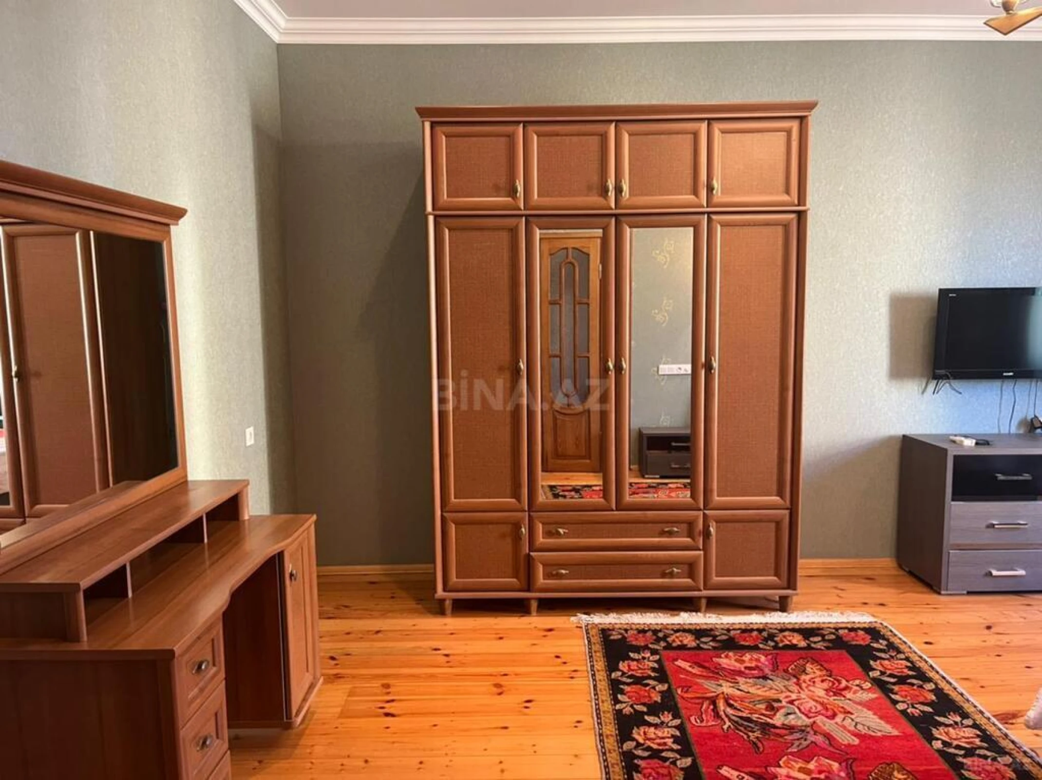 Satılır 5 otaqlı həyət evi 570 m²