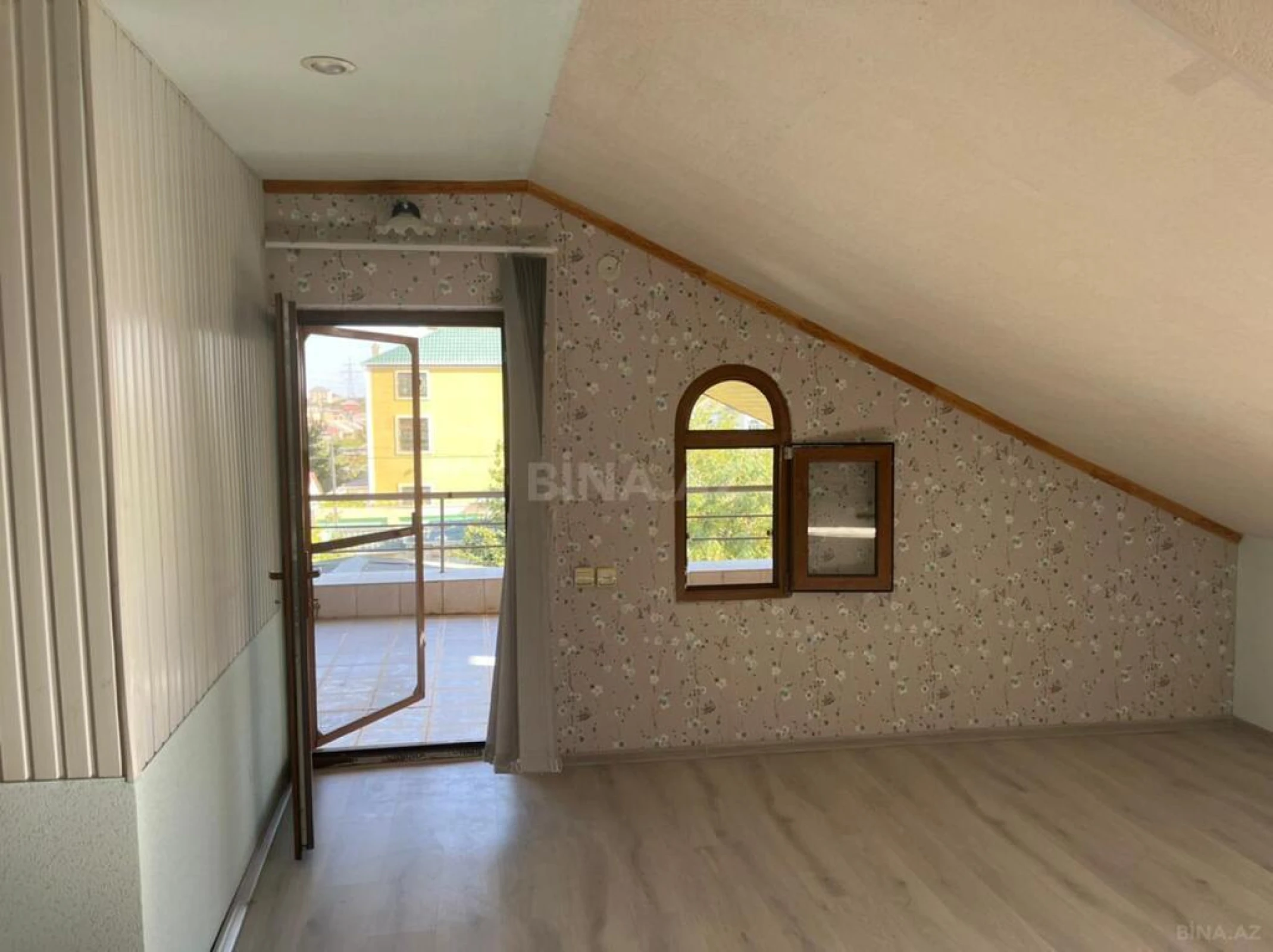 Satılır 5 otaqlı həyət evi 570 m²
