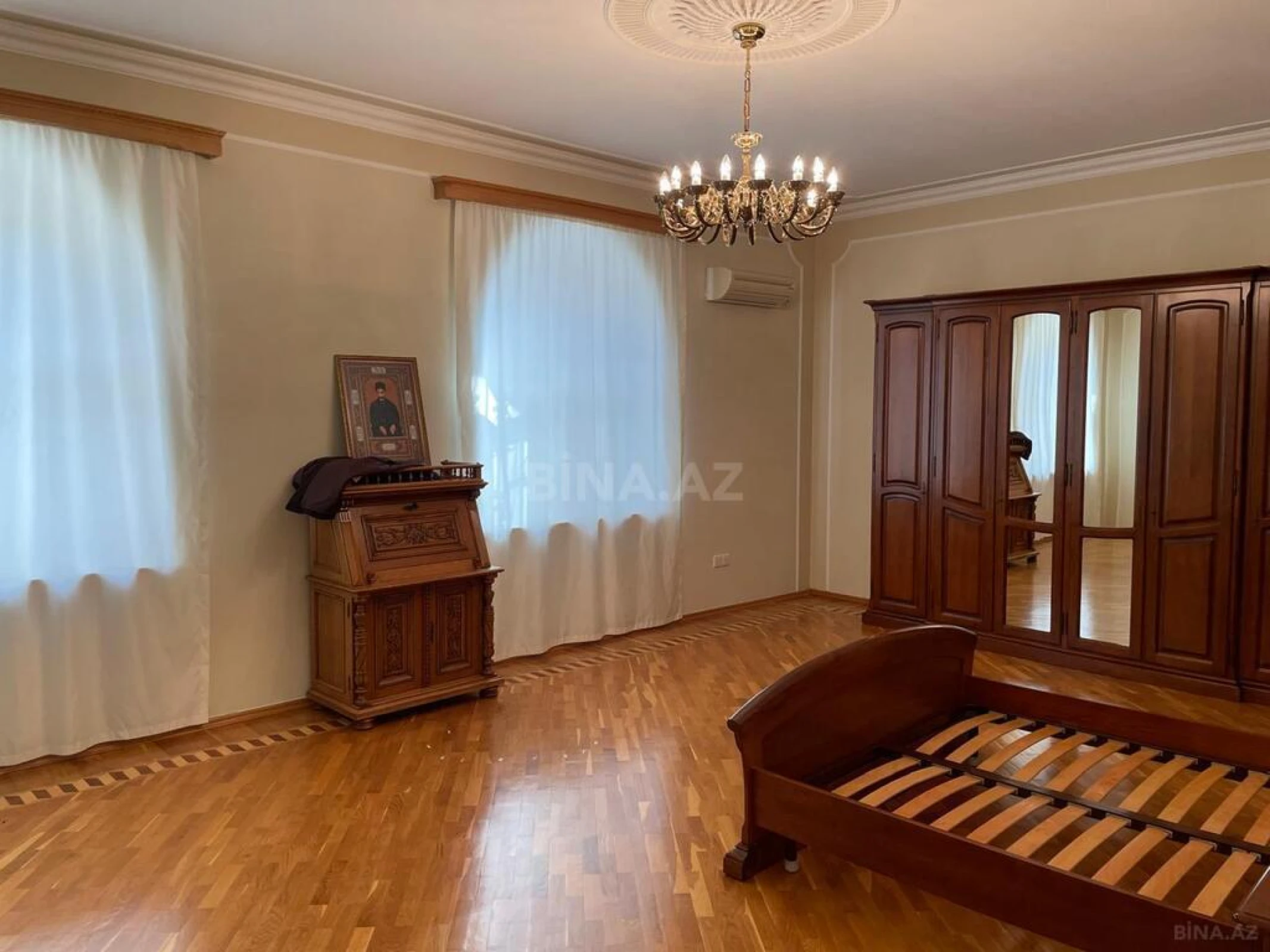 Satılır 7 otaqlı həyət evi 750 m²