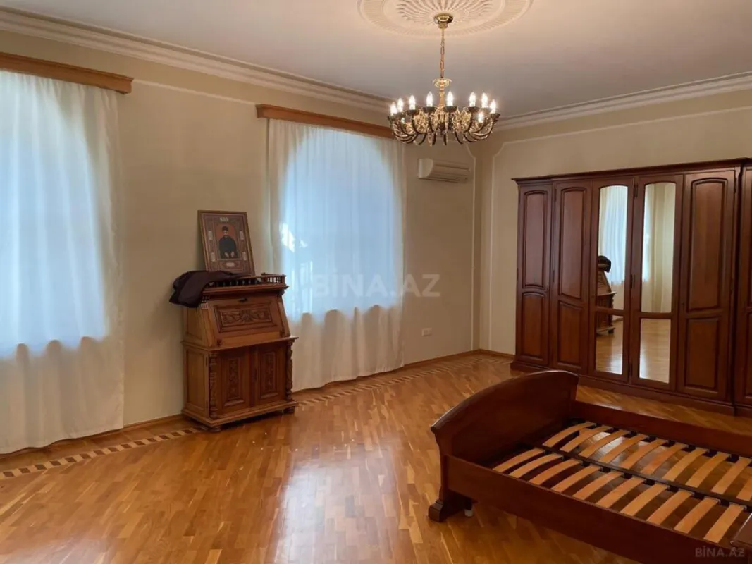 Satılır 7 otaqlı həyət evi 750 m²