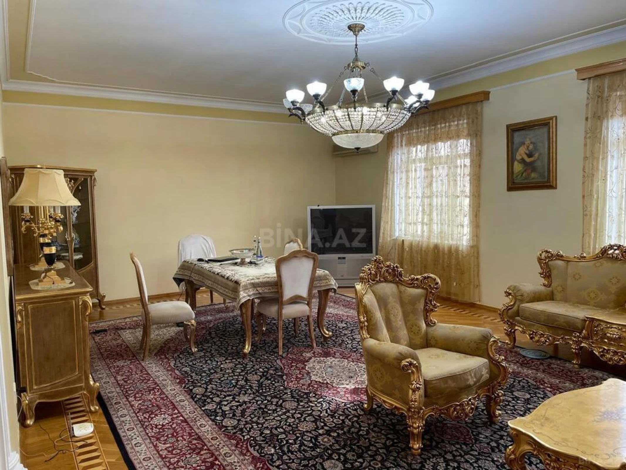 Satılır 7 otaqlı həyət evi 750 m²