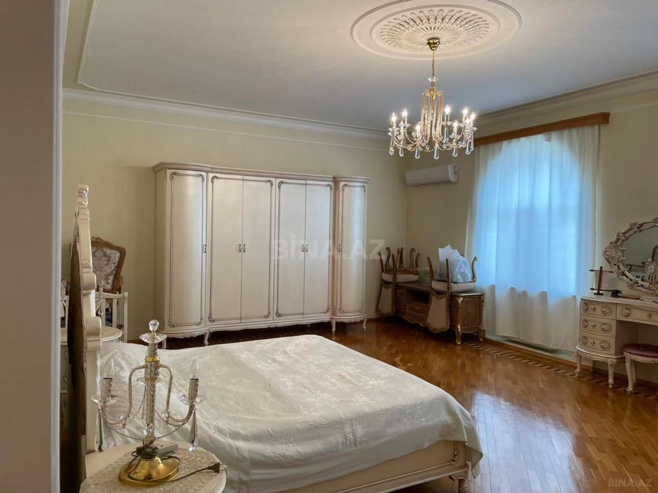 Satılır 7 otaqlı həyət evi 750 m²