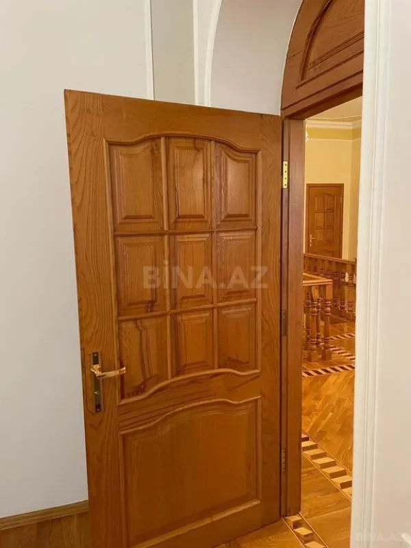 Satılır 7 otaqlı həyət evi 750 m²