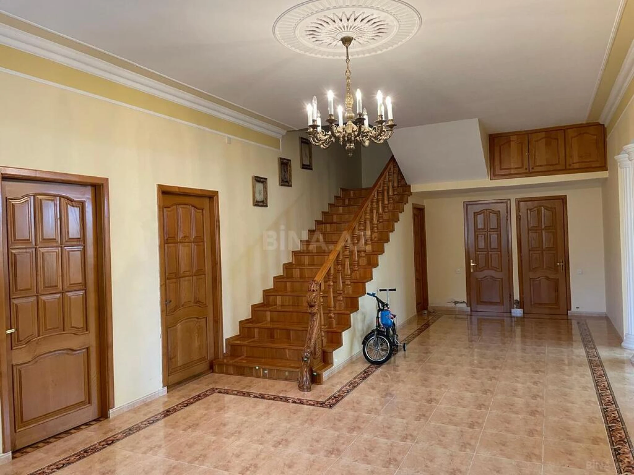 Satılır 7 otaqlı həyət evi 750 m²