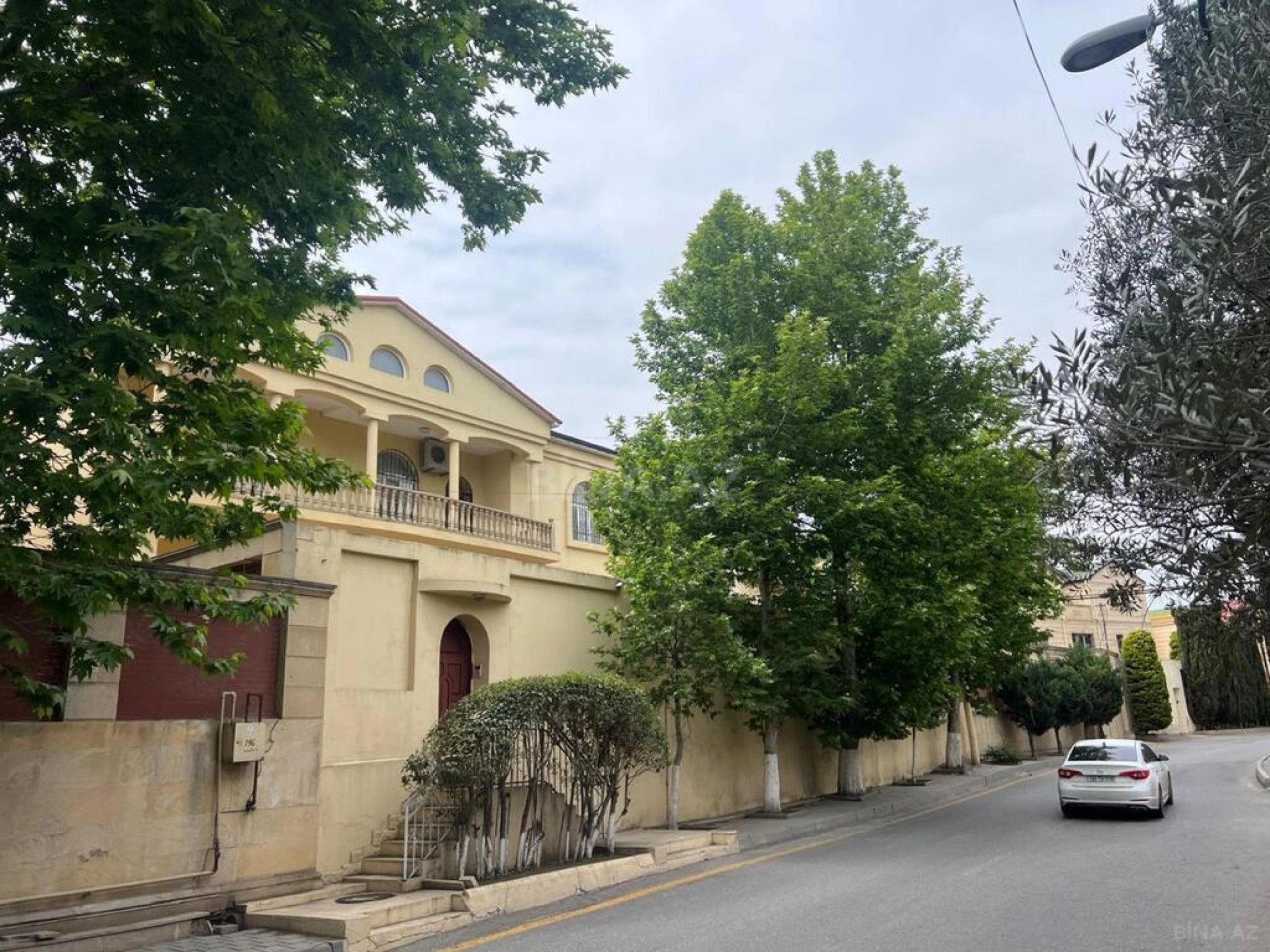 Satılır 7 otaqlı həyət evi 750 m²