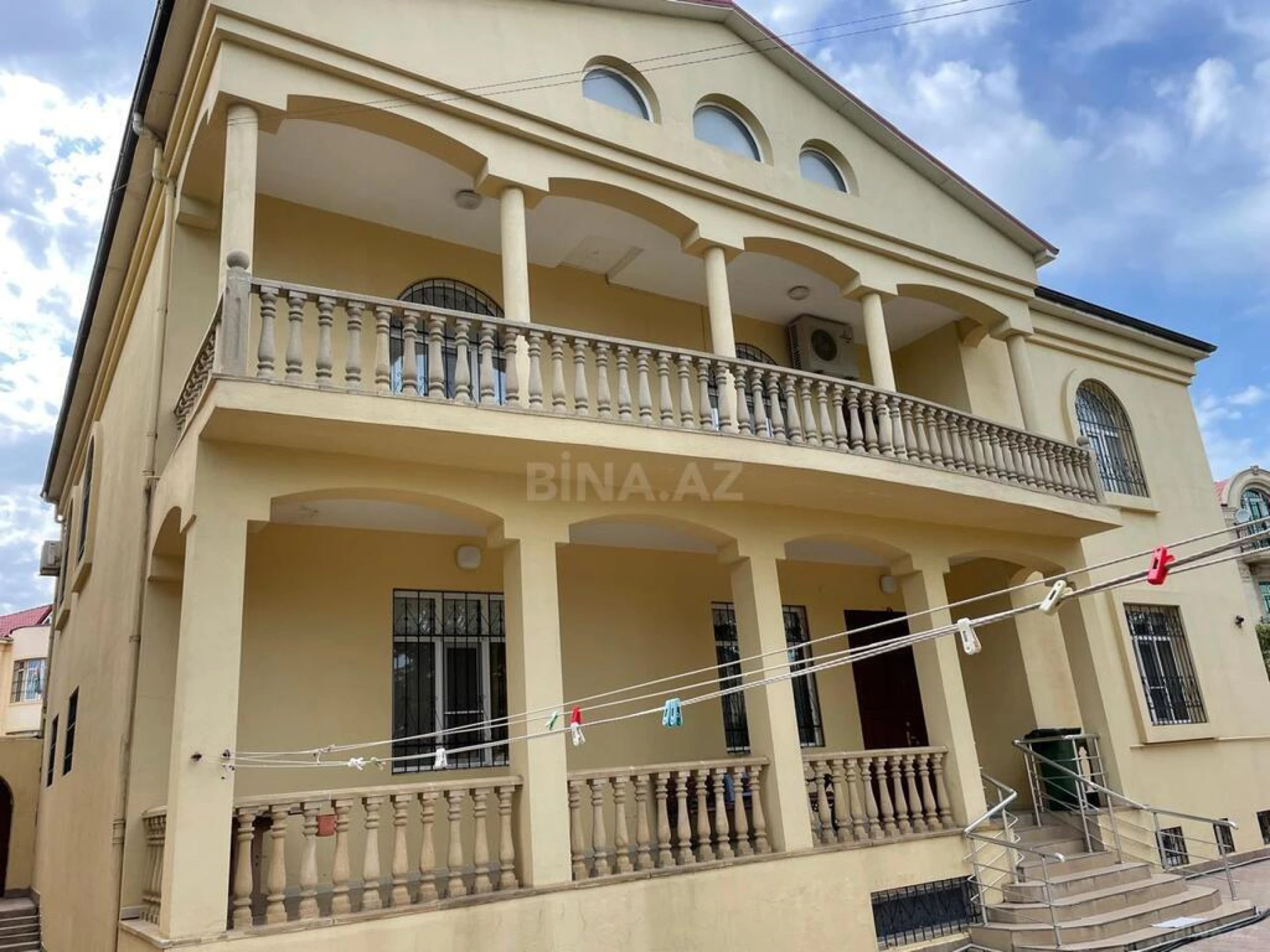 Satılır 7 otaqlı həyət evi 750 m²