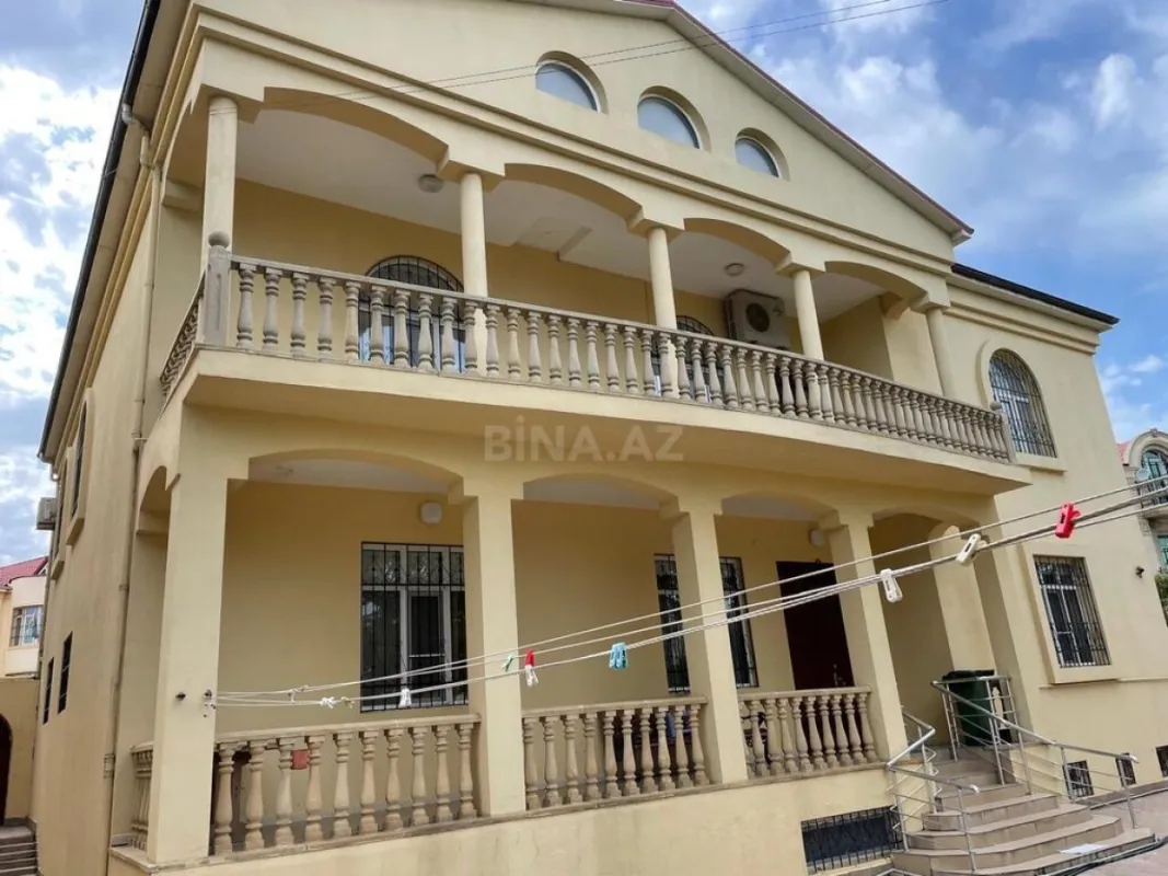 Satılır 7 otaqlı həyət evi 750 m²