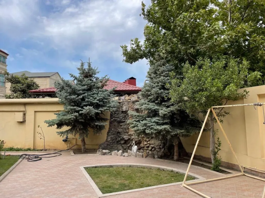 Satılır 7 otaqlı həyət evi 750 m²