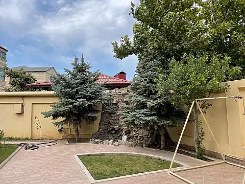 Satılır 7 otaqlı həyət evi 750 m²